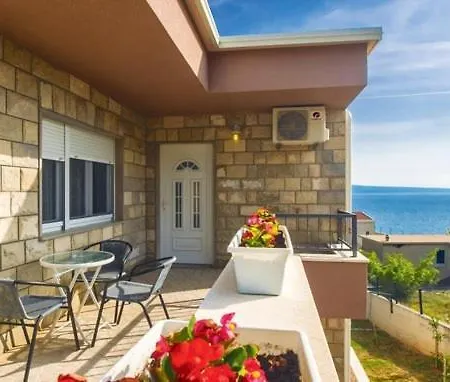 アパート Branko3 ドゥギ・ラット